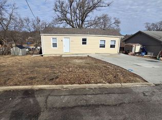 911 Frazier Ave, Des Moines, IA 50315