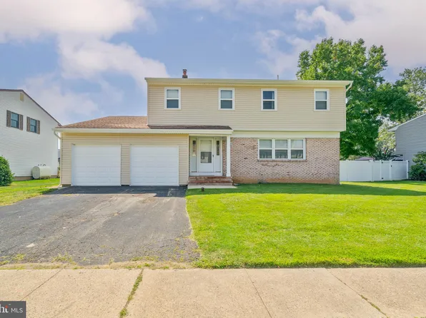 88 Taylor Dr, Fallsington, PA 19054