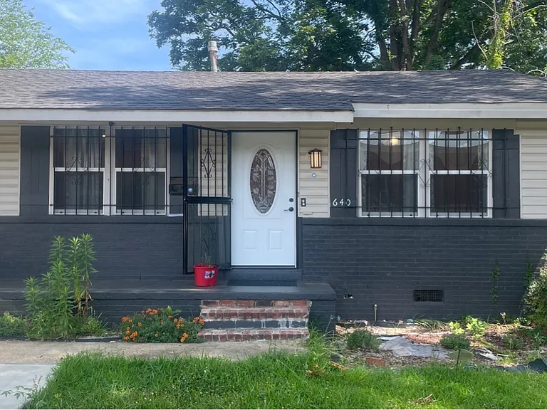 640 George Washington Ave — Photo 2