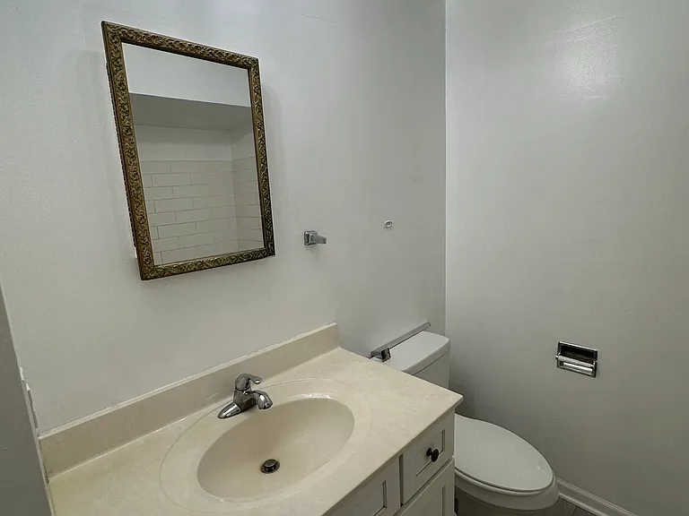 1529 Sheffield Ave #1529 — Photo 11
