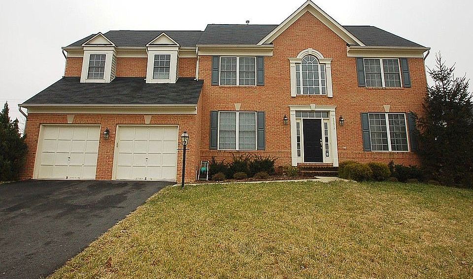 BRICK FRONT COLONIAL