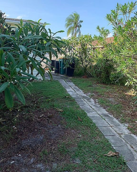2nd image of 2215 Canterbury Ln