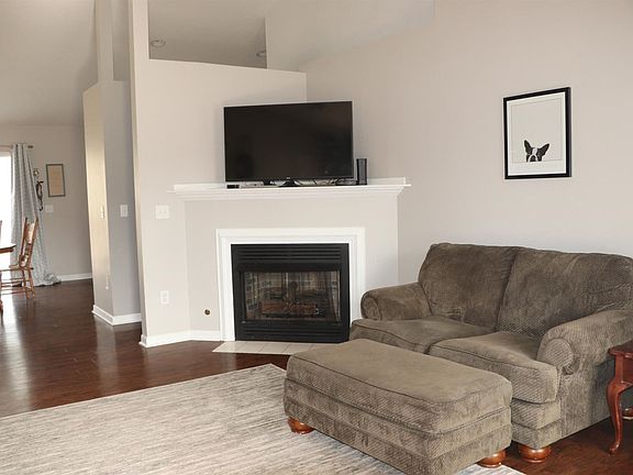 5th image of 102 Cadbury Ct