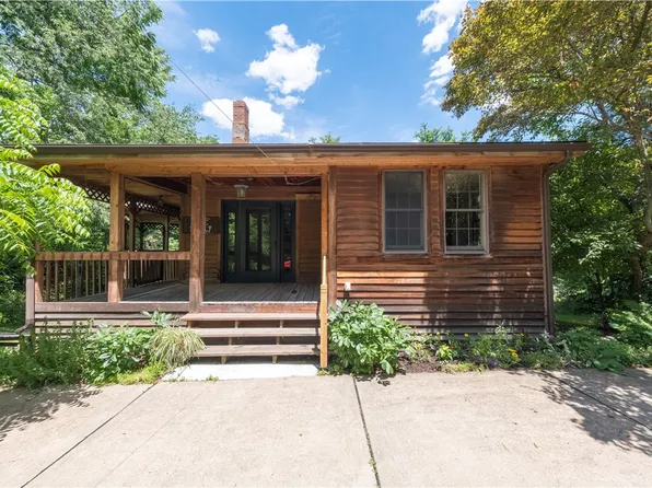 50 Center Ave, West View, PA 15229