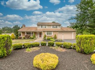 33 Charest Ln, Agawam, MA 01001