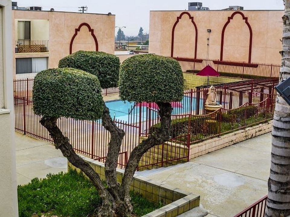 2nd image of 2115 W Victoria Ave APT 20
