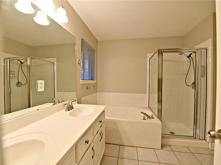 8402 Hillrock Dr — Photo 14
