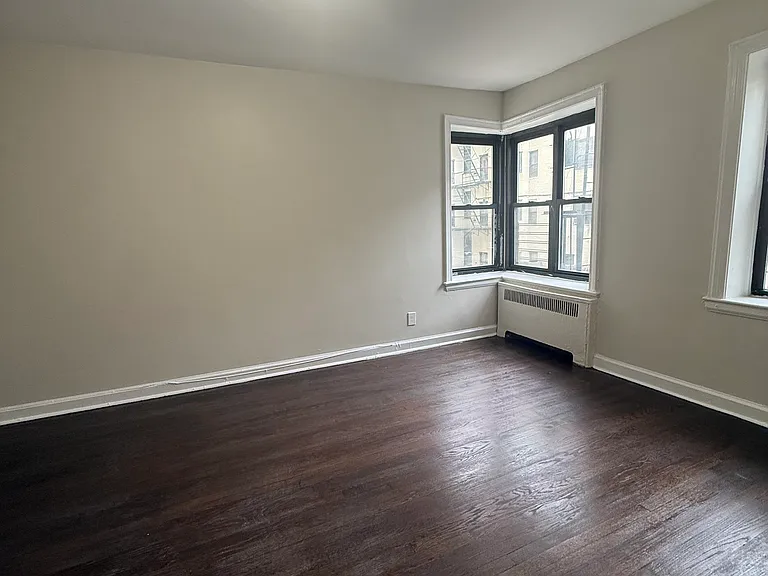 30 Van Velsor Pl #1L — Photo 6