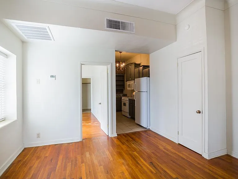 348 S 6th Ave — Photo 10