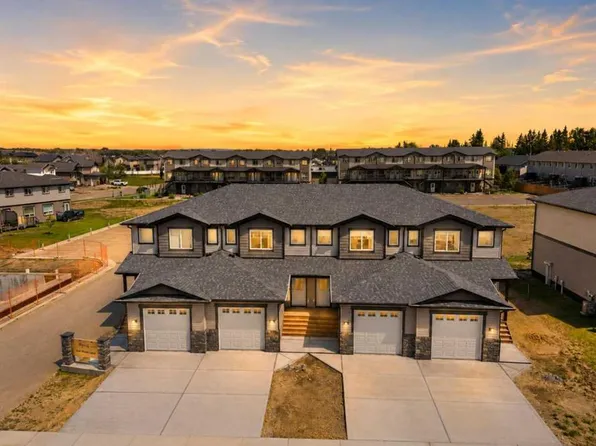 73 W Willow Rd, Blackfalds, AB T4M 0J2