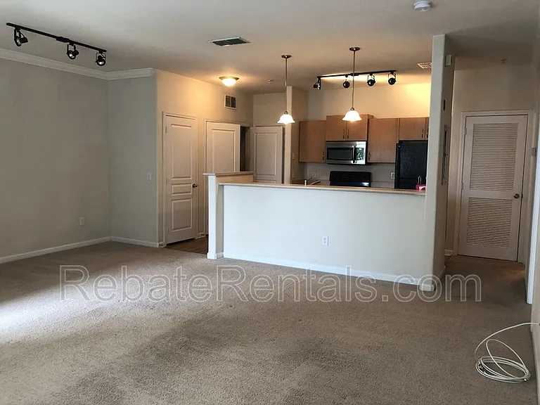 8290 Gate Pkwy W #1019 — Photo 9