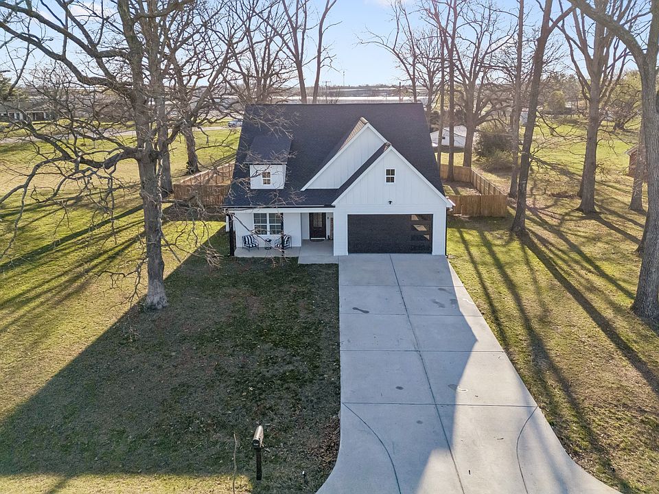 1st image of 102 Oak Hill Dr
