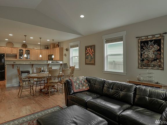 5th image of 2104 143rd Street Ct E