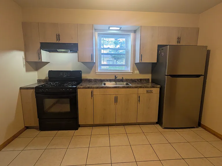 Kitchen
Brand new refridgerator, Cabinets one year old