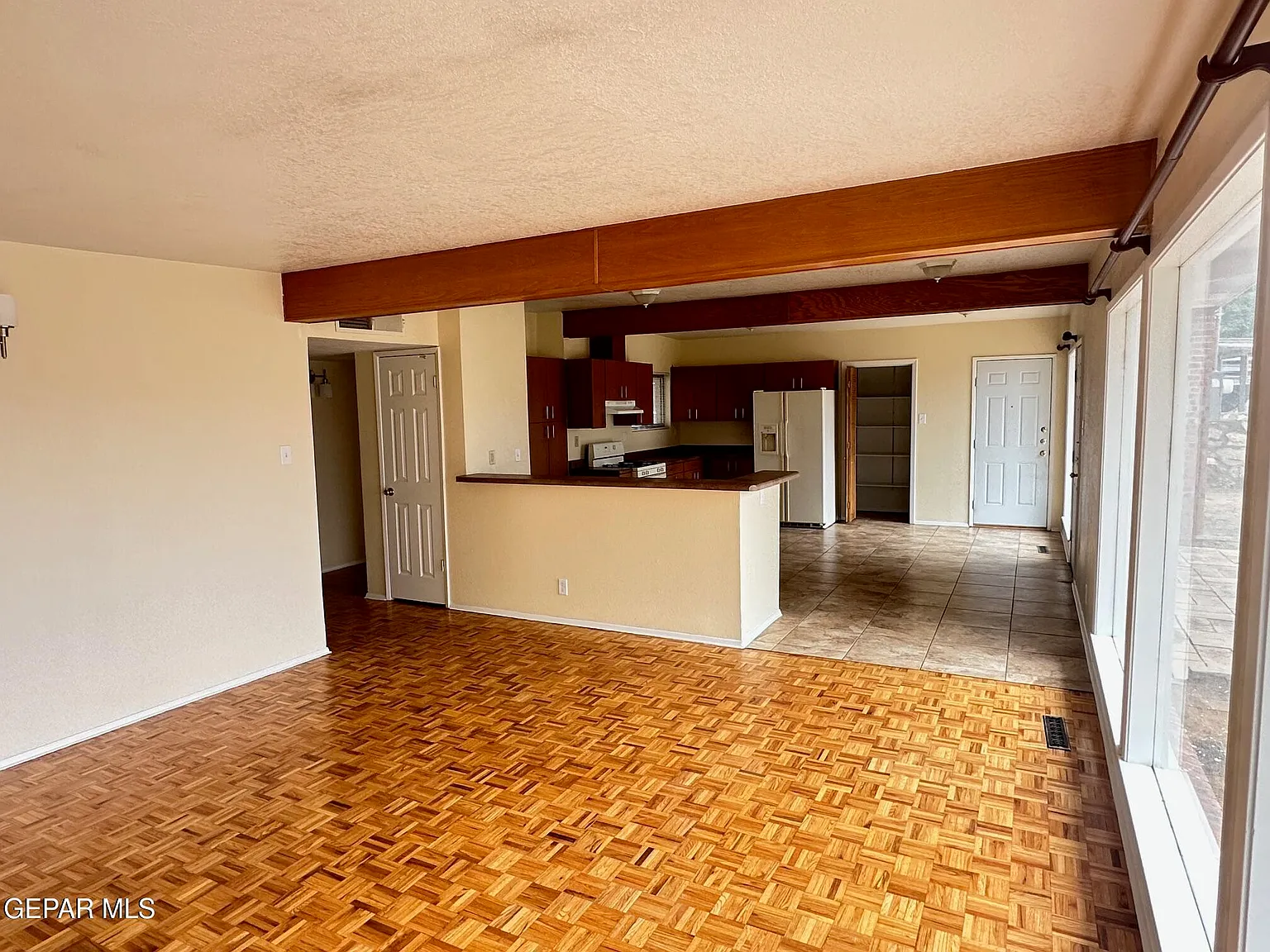 3 bed, 2.0 bath, 1441 sqft, $1,350 — Photo 4