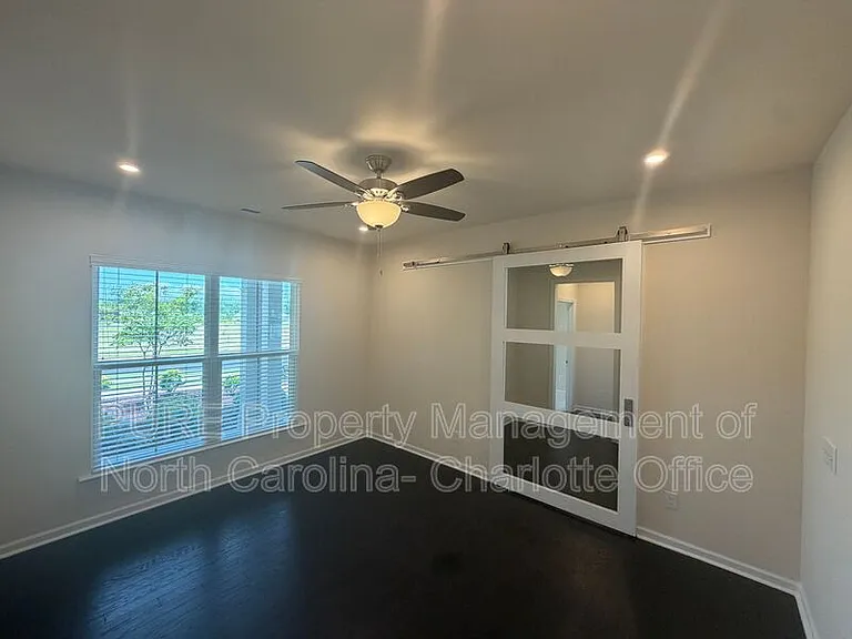13818 Berkley Ave — Photo 16