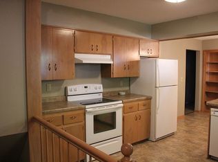 621 S 4th St, Marshall, MN 56258