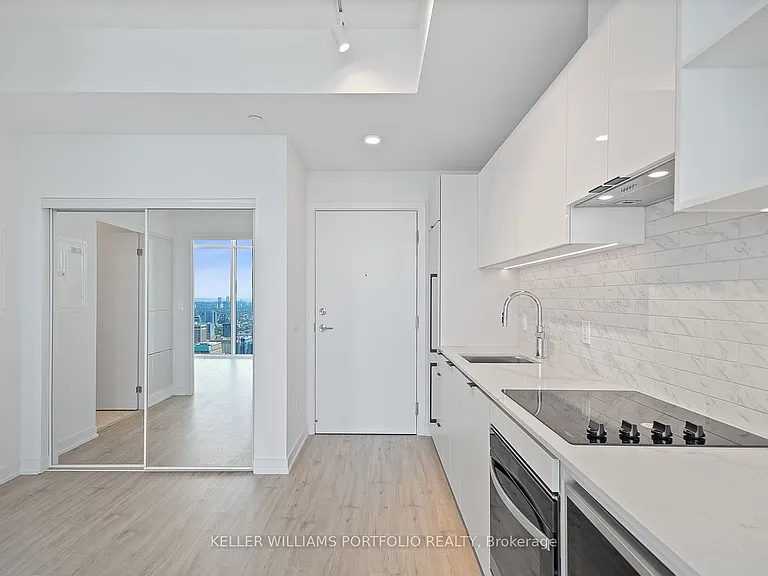 252 Church St #Penthouse 16 — Photo 3
