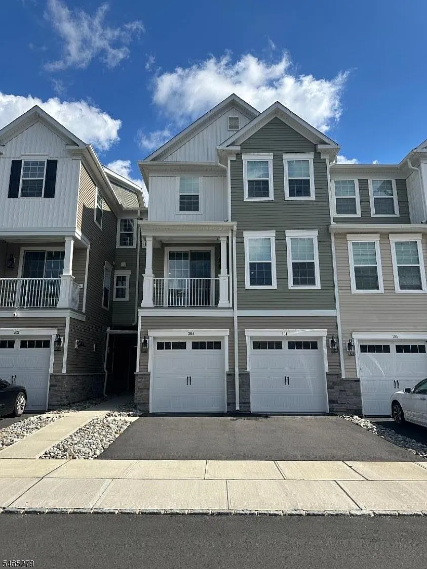 3 bed, 2.5 bath, $5,800 — Photo 1