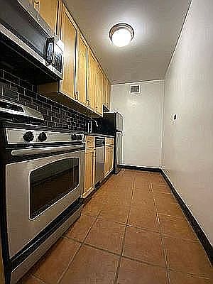 5th image of 245 E 19th St APT 3P