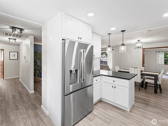 5th image of 2541 Red Spruce Drive SE