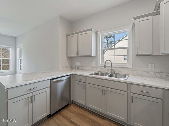 5th image of 125 Pembury Way