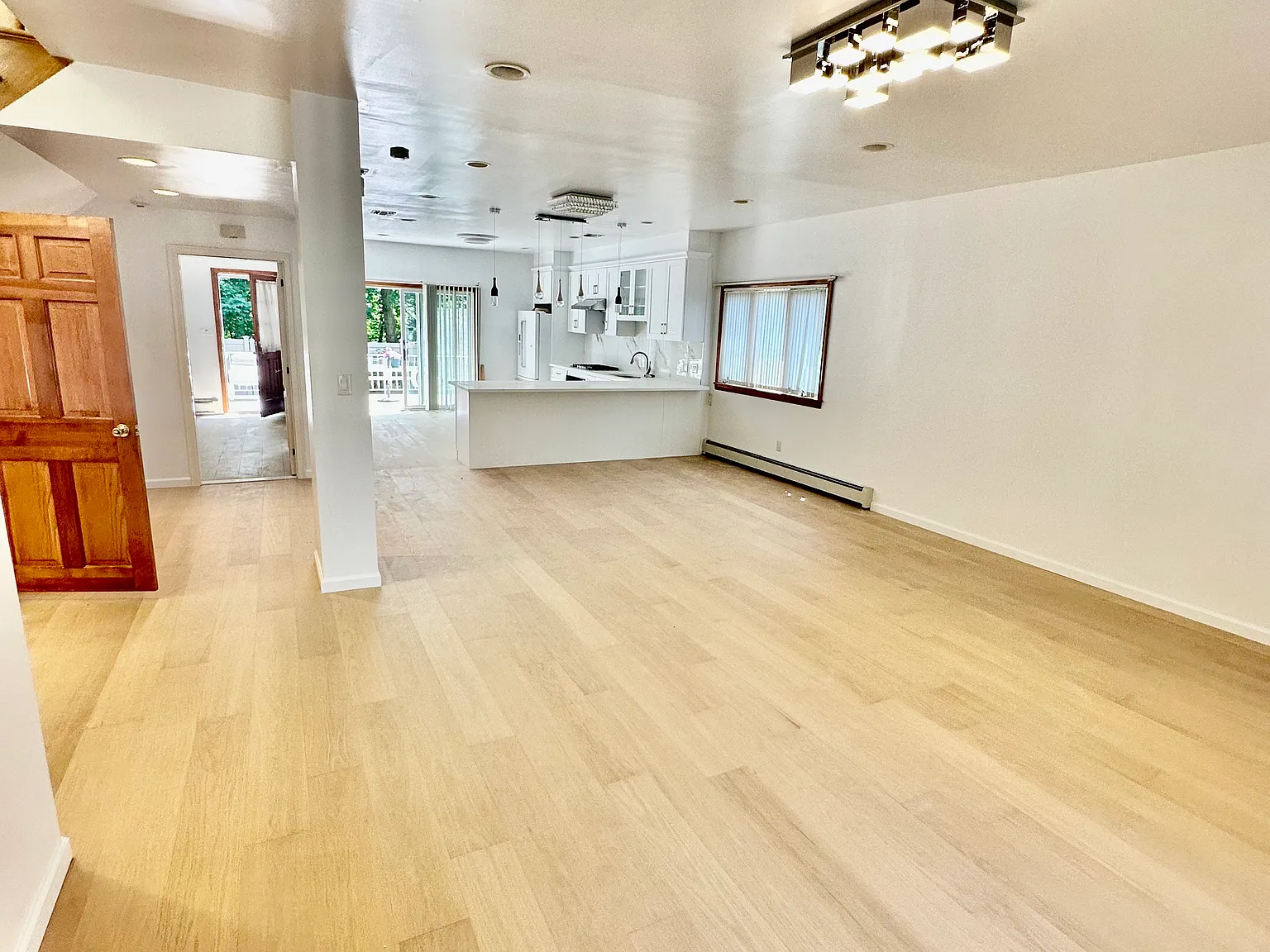 5 bed, 2300 sqft, $5,000 — Photo 3