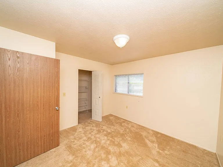 Windmill Lakes Apartments — Photo 11