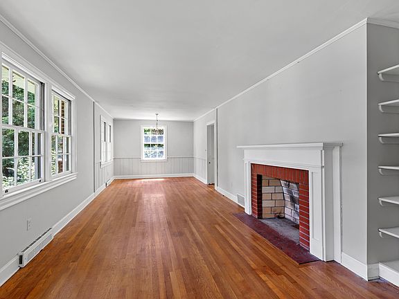 5th image of 22 McDaniel Ct