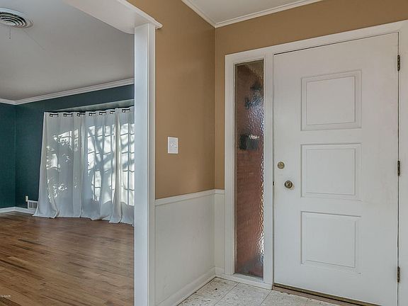 3rd image of 5500 Everett Ave