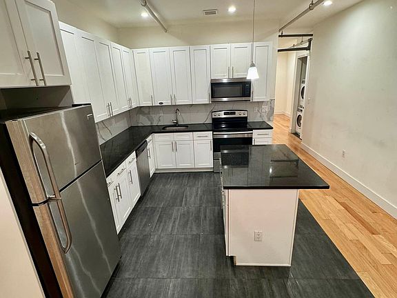 4th image of 154 W 27th St #4