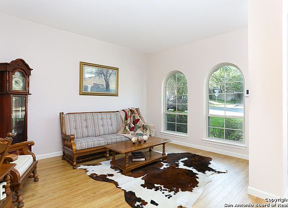 4th image of 1050 Hedgestone Dr