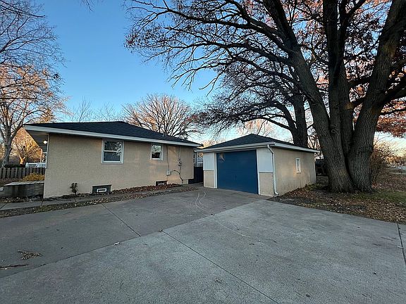Large driveway w garage