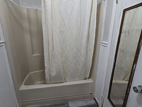 5th image of 8 Cedarwood Ave #1