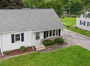 2584 Tulip Ln, Green Bay, WI 54313