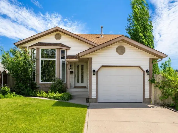 27 NW Erin Green Pl SE, Calgary, AB T2B 3C2
