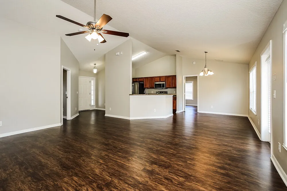 4 bed, 2.0 bath, 1788 sqft, $2,375 — Photo 4