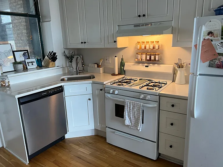 351 W Oak St #104 — Photo 16