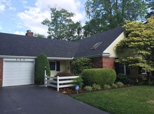 204 Holliswood Rd, Bellemeade, KY 40222