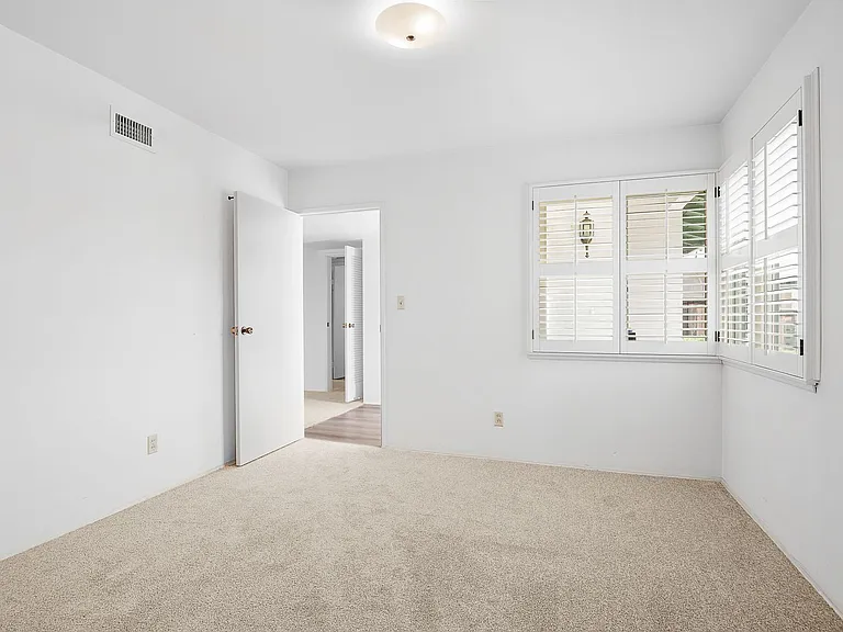 5708 Lamas St — Photo 17
