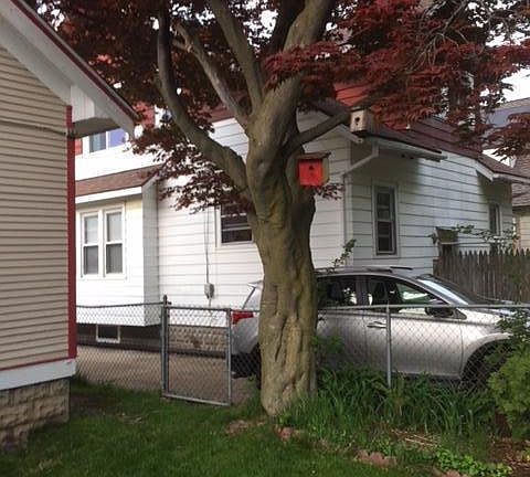 3rd image of 104 Elmwood St NE