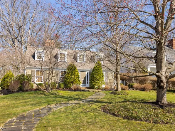 28412 Lincoln Rd, Bay Village, OH 44140