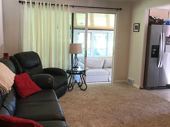 5th image of 22 E Oakwood Way