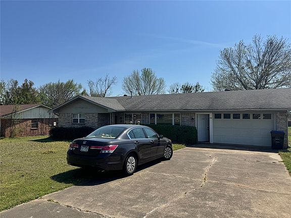 3rd image of 915 Maple Shade Rd