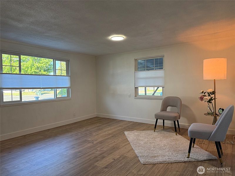 4th image of 1111 Cottonwood Drive