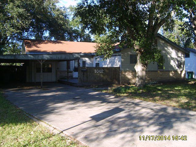 1st image of 1002 E Crestwood Dr