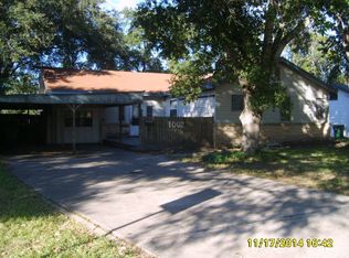 1002 E Crestwood Dr, Victoria, TX 77901