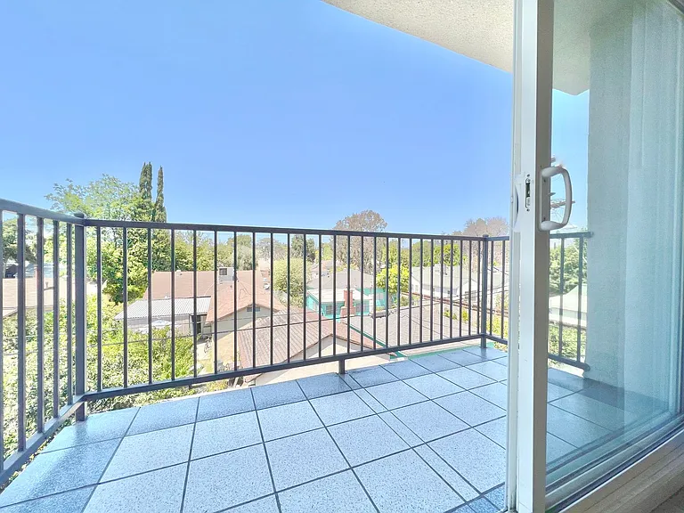 7437 Haskell Avenue — Photo 5