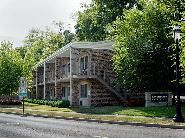 RiverWalk Apartments — Photo 8