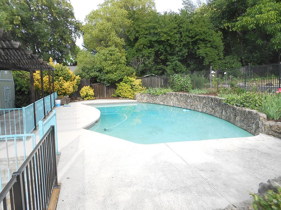 BIG & GORJUUUS pool!!!